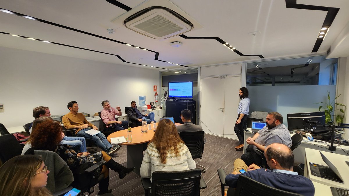 UniversidadORT's tweet photo. 𝐔𝐧𝐚 𝐞𝐱𝐩𝐞𝐫𝐢𝐞𝐧𝐜𝐢𝐚 𝐩𝐫á𝐜𝐭𝐢𝐜𝐚 𝐝𝐞 𝐚𝐩𝐫𝐞𝐧𝐝𝐢𝐳𝐚𝐣𝐞 𝐞𝐧 𝐂𝐢𝐛𝐞𝐫𝐬𝐞𝐠𝐮𝐫𝐢𝐝𝐚𝐝

Estudiantes del Diploma de Especialización en Ciberseguridad de la Facultad de Ingeniería participan de una actividad de intercambio en las instalaciones del @certuy. https://t.co/iyqdVnbfJ4