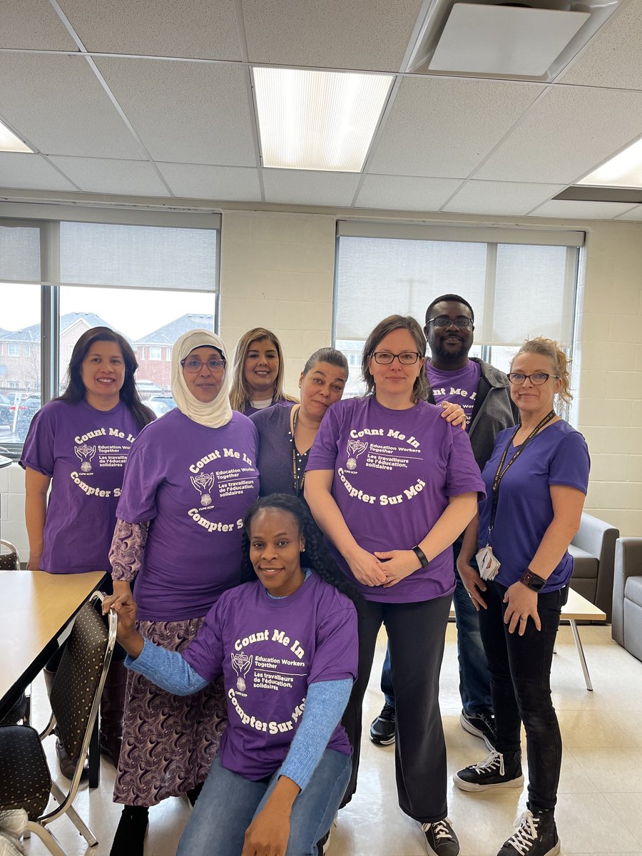 CUPE5200's tweet photo. St. Benedict staff supporting their bargaining team on Education Worker Wednesday ⁦@osbcucscso⁩ 💪 https://t.co/0XLfgfFEu3