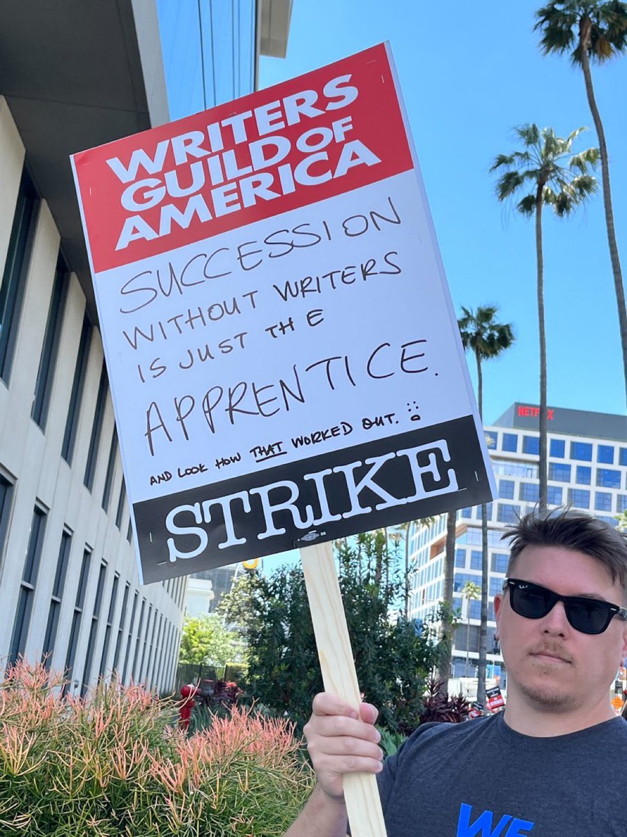 fuckyouiquit's tweet photo. There have been a lot of banger signs on this picket line but this one is my favorite https://t.co/u1nd59JZvO