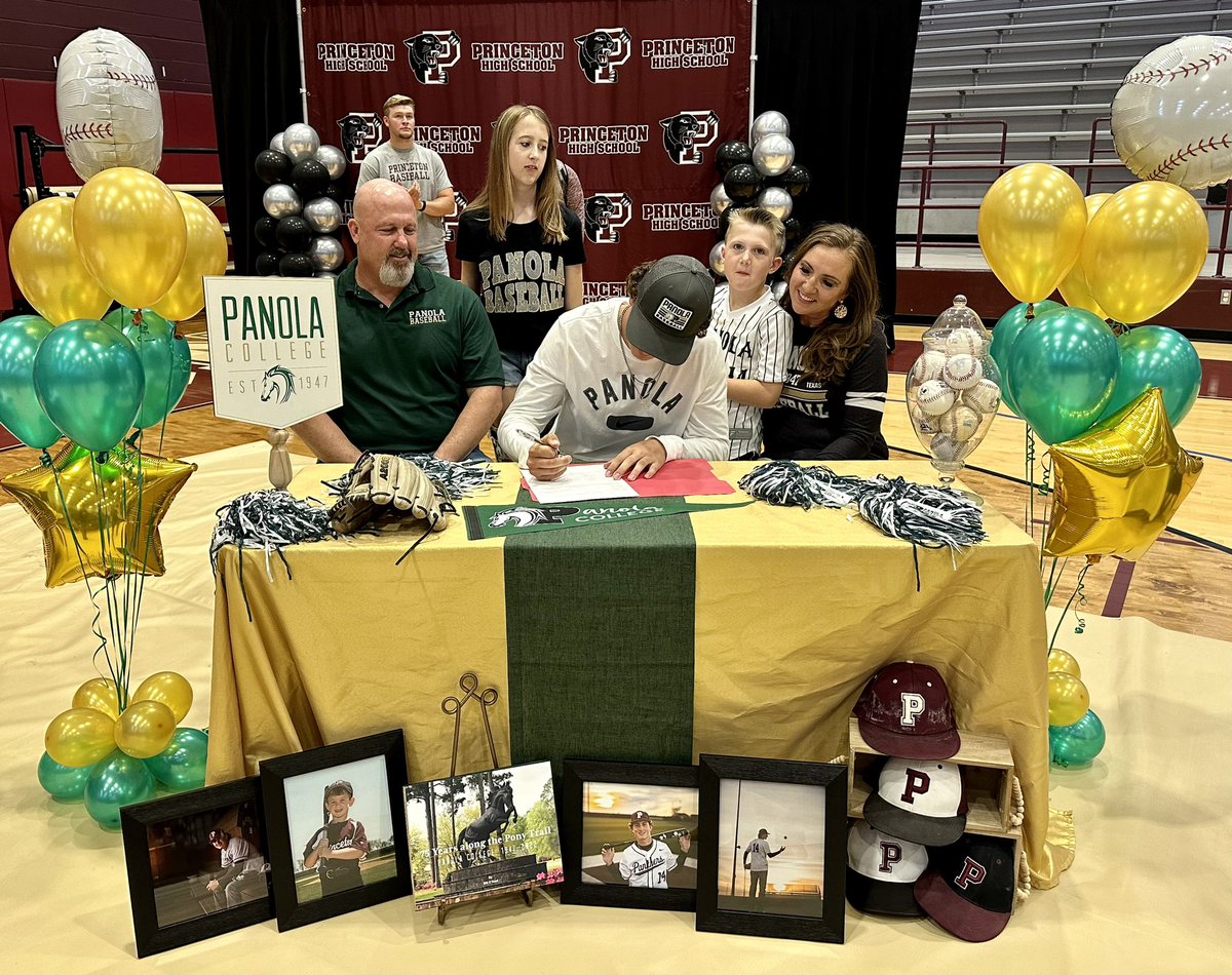 PrincetonISD's tweet photo. Blake Lindsey signed his letter of intent to play baseball for Panola College, a Div. I school in the National Junior College Athletic Association, located in Carthage, Texas. He was joined by his parents, Mark and Teri Lindsey and siblings, Brodi and Caroline. @PanolaBaseball https://t.co/Fgucvz6iIo