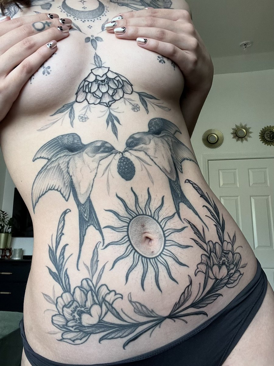 caitybugink's tweet photo. finished up my tummy tat yesterday ✨ https://t.co/VhpP799Y5I