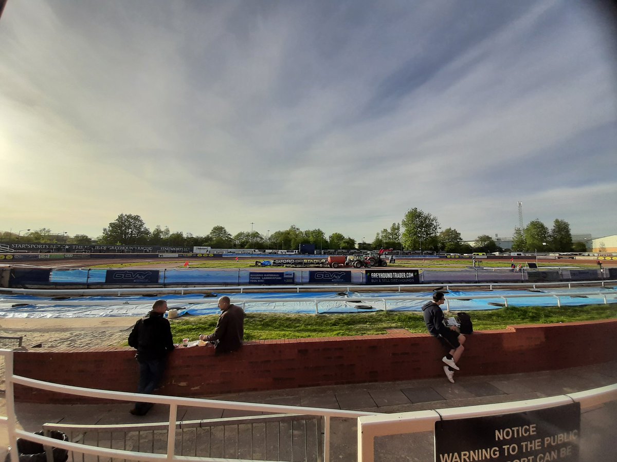 colintheginge's tweet photo. @GeogNorthampton @poolespeedway @UniNorthants Hopefully more passing than in Oxford tonight! https://t.co/yJKnSdZcIZ