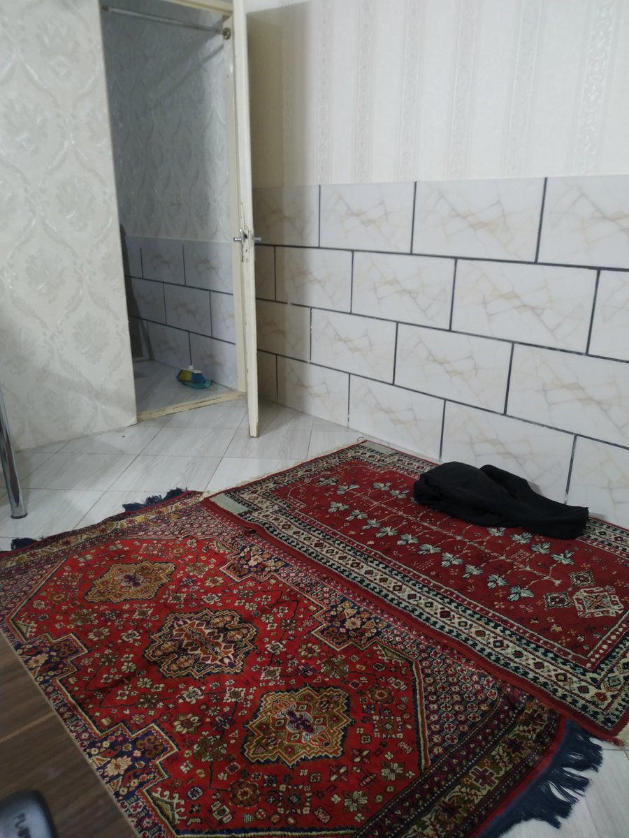 mohamadjavad_j's tweet photo. بچه طلاق بودن این شکلیه.
از دو طرف رونده، ولی تا الانش رو پای خودم بودم سر یک جاخواب زیر منت کسی نمیرم. تو دفترم میخوابم. https://t.co/L993p8t0ru