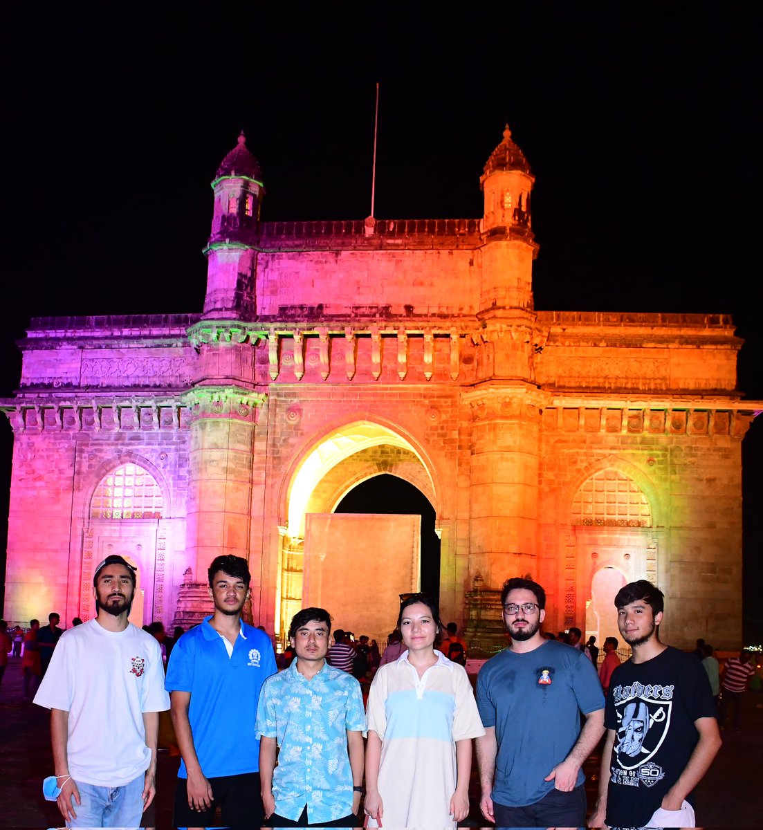 107Mustafa's tweet photo. The city light,seems be usual but in an unusual fashion.The native says magic exists here.
#MumbaiMeriJaan https://t.co/WIflkIOc5R