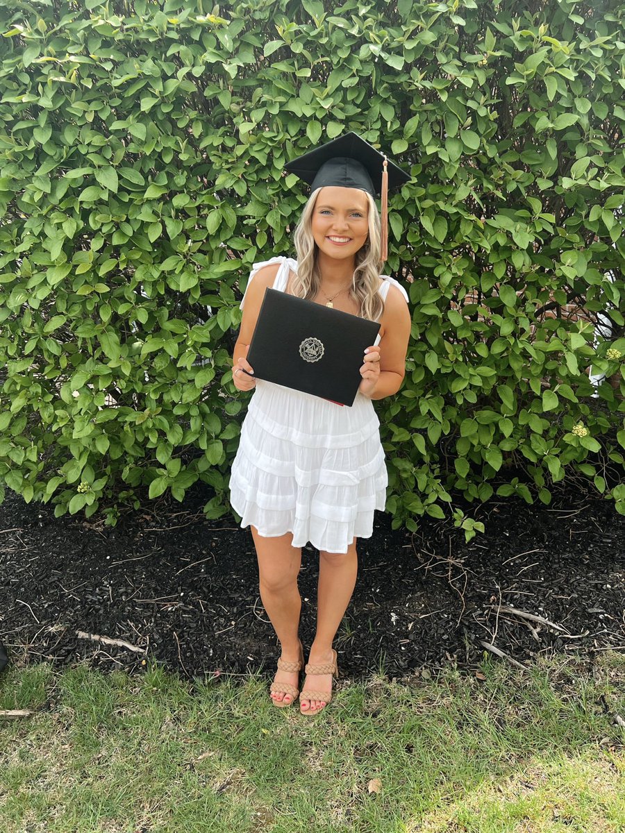 ptxgrace_'s tweet photo. hopping back on here to report your girl graduated from college this last weekend! 

there were many late nights in the library and drives to and from campus where my comfort was listening to @PTXofficial. 

ily guys ♥️ @scotthoying @mattsalleemusic @KOlusola @kirstin &amp; mitch :) https://t.co/JRLuMI91cP