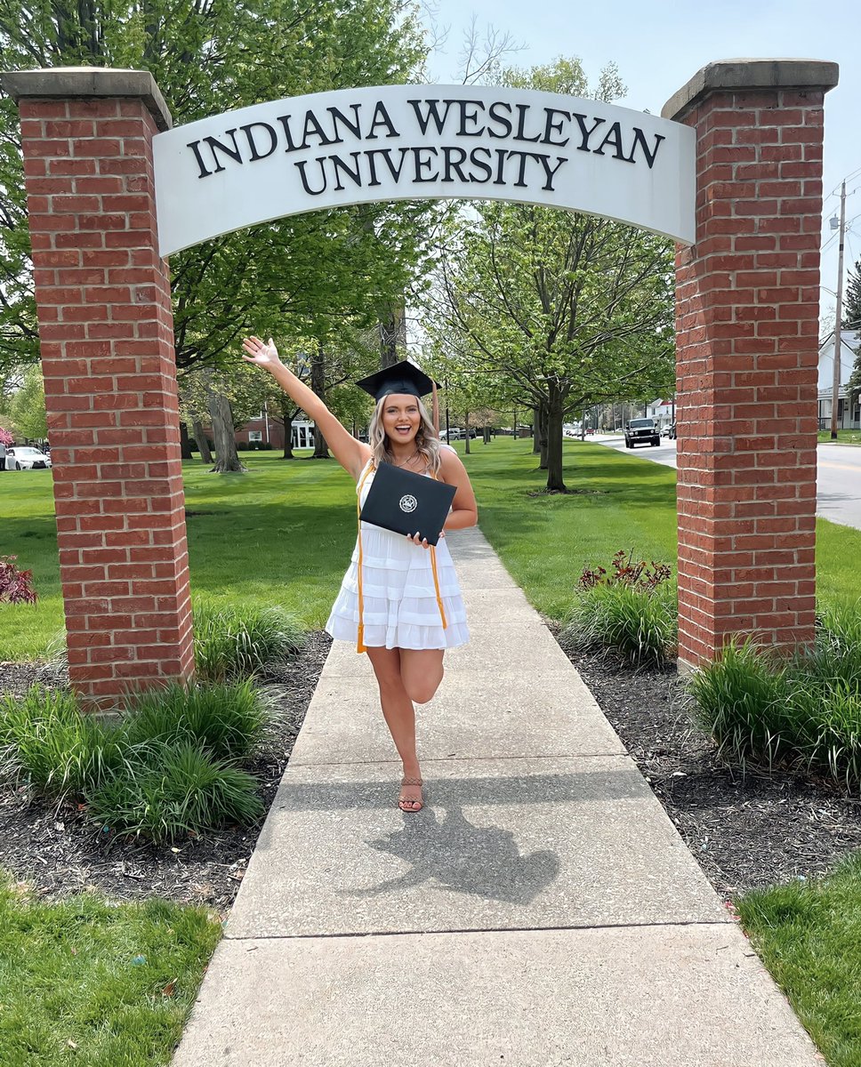 ptxgrace_'s tweet photo. hopping back on here to report your girl graduated from college this last weekend! 

there were many late nights in the library and drives to and from campus where my comfort was listening to @PTXofficial. 

ily guys ♥️ @scotthoying @mattsalleemusic @KOlusola @kirstin &amp; mitch :) https://t.co/JRLuMI91cP