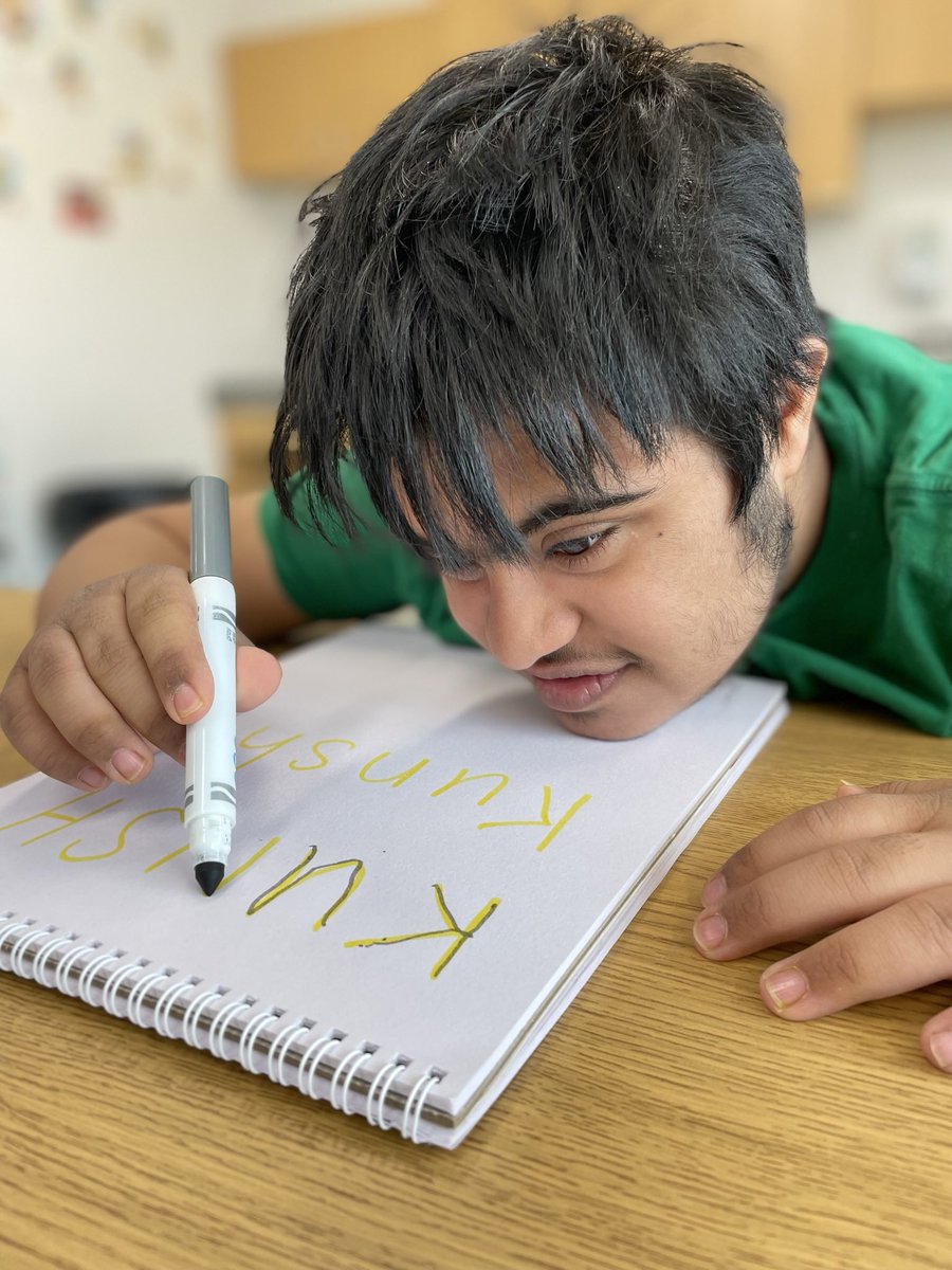 MsWillettR's tweet photo. This guy makes #PrintingPractice look like so much fun! #SpecialEducation @oakwrdsb @wrdsb #OCproud https://t.co/BwS6AcgDjn
