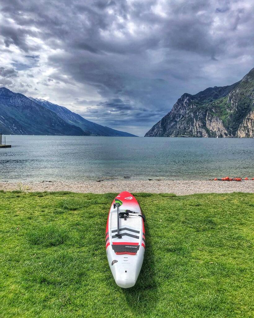 NicolaVolani's tweet photo. ☮️My happy place☮️
#standuppaddle #sup #paddleboarding #paddle #lagodigarda #paddleboard #standuppaddleboarding #standuppaddleboard #standuppaddling #surf #watersports #suprace #nature #rivadelgarda #fanaticsup #skateboard #supskate #meditation #gopro … https://t.co/cC3n3r8nTp https://t.co/9njwalJmg2