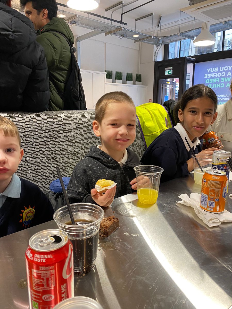 MrsReillyPT's tweet photo. A well deserved treat for our @RiversideGovan citizenship winners to Launch Coffee on Bothwell Street. 🥳🍰🍪☕️Thank you @LaunchFoods for all you do for our pupils! We are very grateful! #partnerships #equity 🤝 https://t.co/fZdIp8pddy
