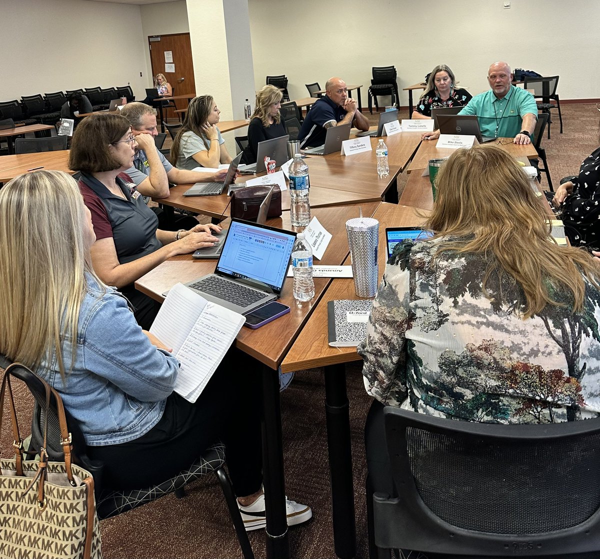 AddonicaEdD's tweet image. Leaders in @LeeScchools closing the knowing-doing gap by applying their @NISLorg knowledge to a case study to identify capabilities, interests, threats and barriers to driving and sustaining change. #learningtoleading @CtrEdEcon