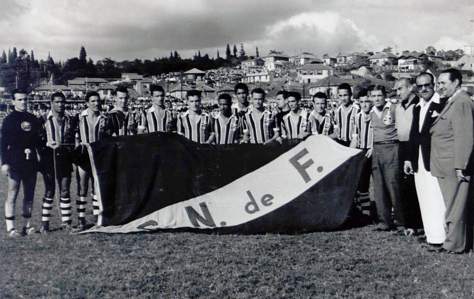VitorVilella3's tweet photo. “Vivem de inter”

1954: quando o inter nem tinha nascido https://t.co/R01HTAMx4s
