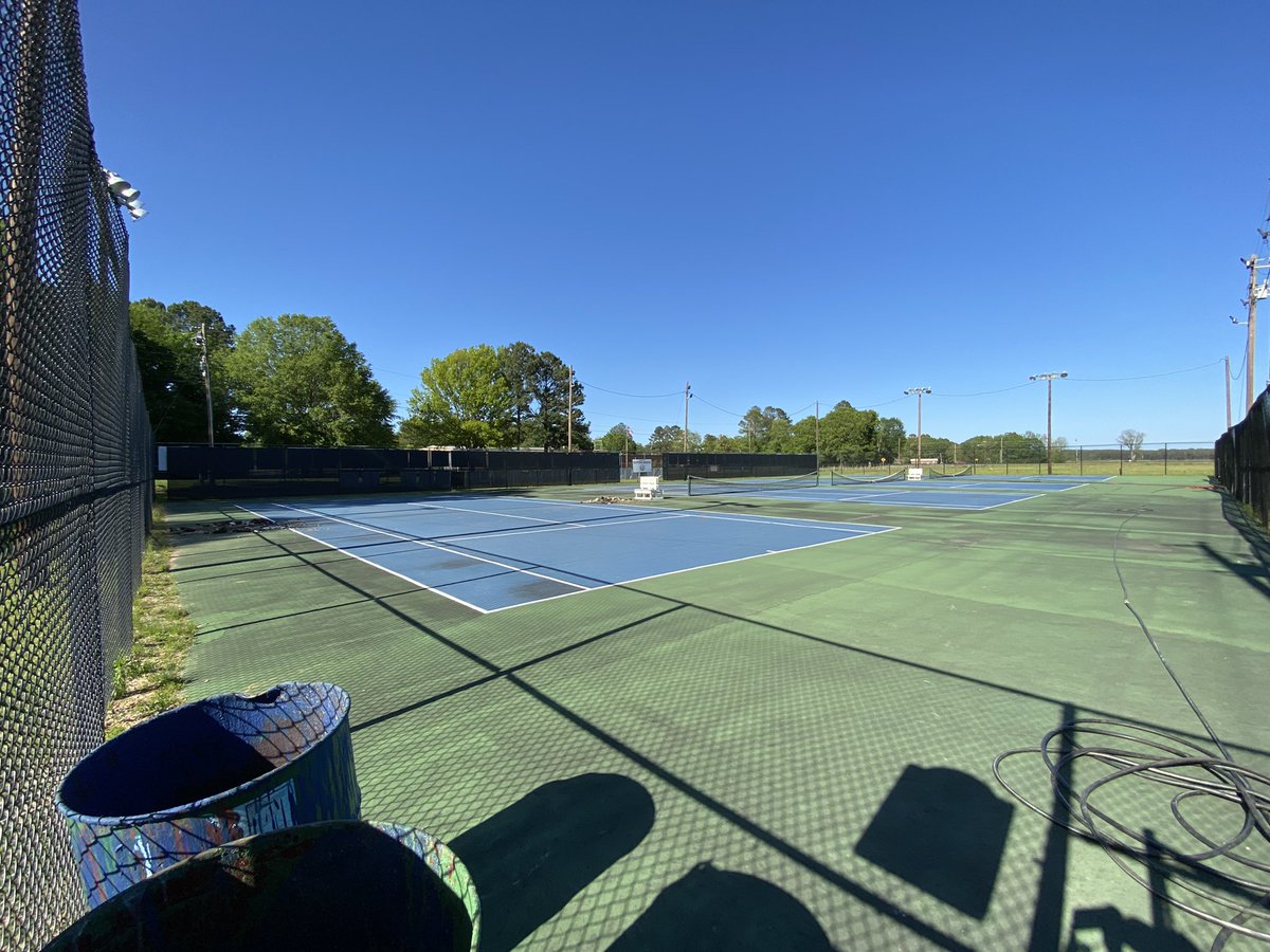 EuporaTennis's tweet image. Our courts are undergoing a facelift and will be closed until further notice. Courts should be up and going by summer tennis.

Also, we look forward to having a tennis camp for kiddos in the fall! ❤️🦅🎾 #eagletennis #signsofprogress #hitechathleticsurfaces