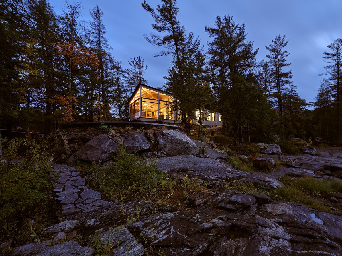 Algonquin Highlands Cottage, Ontario, Canada by BLDG Workshop
Read more: lnkd.in/gXGcWdTc
Watch video: lnkd.in/g8SJ846K
Photography: Doublespace Photography

#ontario
#canada

#architect
#architecture
#amazingarchitecture

#house #home #realestate #photography