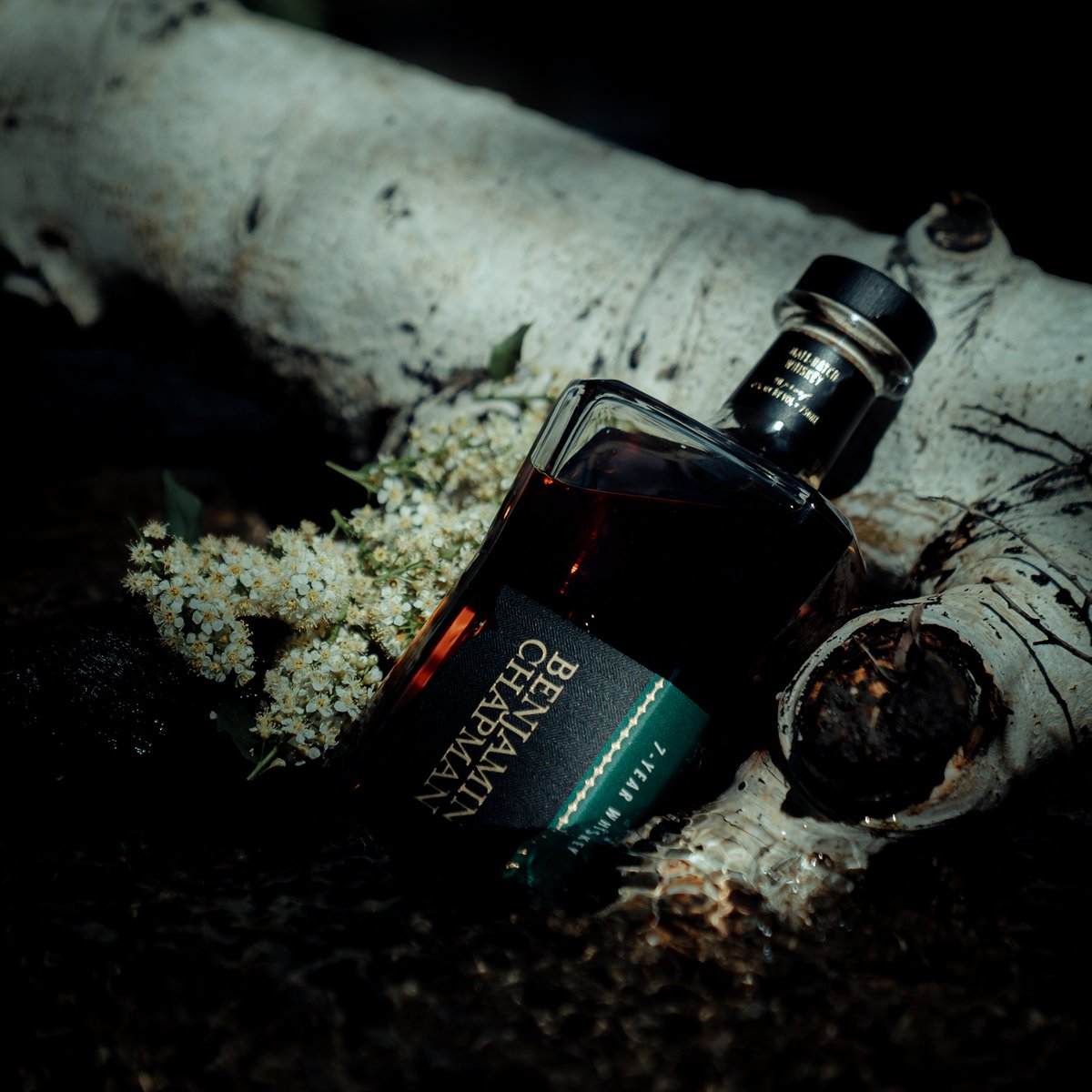 bchapmanwhiskey's tweet image. Lean back and enjoy a distinctive glass of Benjamin Chapman  🥃

#benjaminchapman #whiskey #wheatedrye