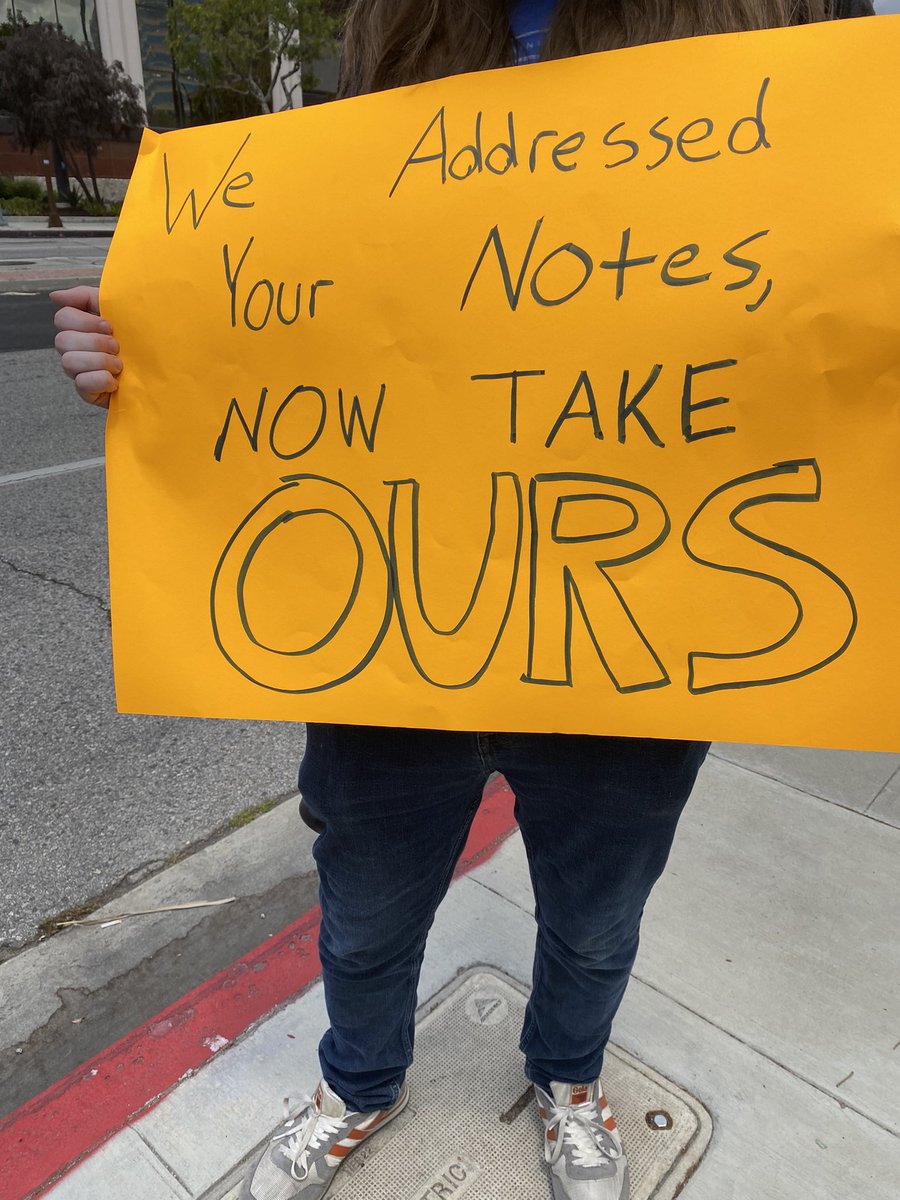 JustineBateman's tweet photo. #WGA #PicketSigns https://t.co/e5N87DQFZW