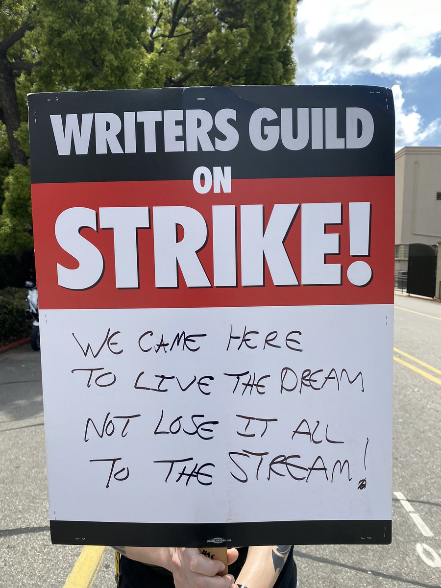 JustineBateman's tweet photo. #WGA #PicketSigns https://t.co/e5N87DQFZW