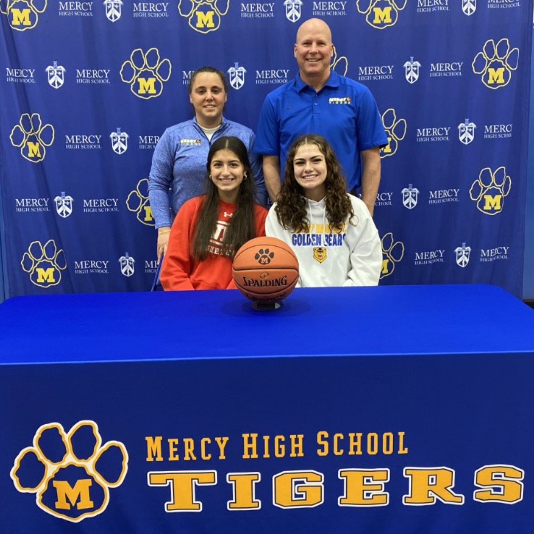 MercyMiddletown's tweet photo. Congrats to varsity basketball team members Ava Giansiracusa &amp; Sophie Hedge, who will go on to play in college! Ava will play for @WPI, following in the footsteps of her sister Sofia '15. Sophie will play for @WNEUniversity joining her sister Lilly '21 on the team! 
@MercyTigers https://t.co/1hTaejO5w9
