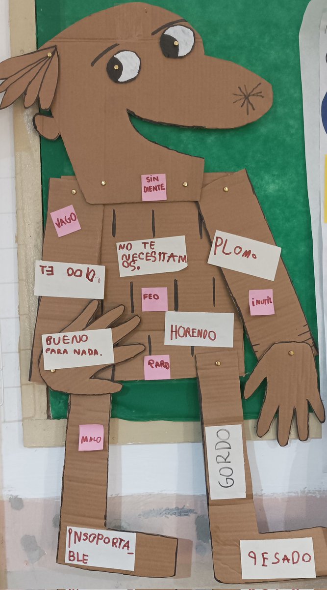 ¿Sabrá Topito encontrar su identidad entre tantas etiquetas? 
.
Con 1° niños y niñas entre 6 - 7 años abordamos el cuento "Topito Terremoto" y nos permitió expresar las etiquetas que nos han colgado. Fuerte, movilizante...