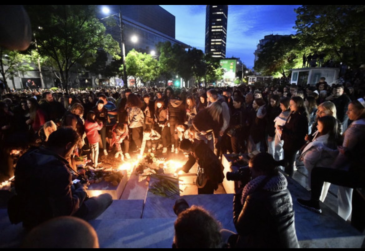 Srećan ti rođendan Tijana 💔
Danas bi napunila 24 godine.
Danas vas je više tamo kod tebe…
Danas hiljade nas plače za svima vama.
Nismo vas sačuvali.
Sačuvajte vi nas. Oprostite. Pomozite.
Da se nikad više ne ponovi.
Da vaše žrtve ne budu uzaludne. 💔
