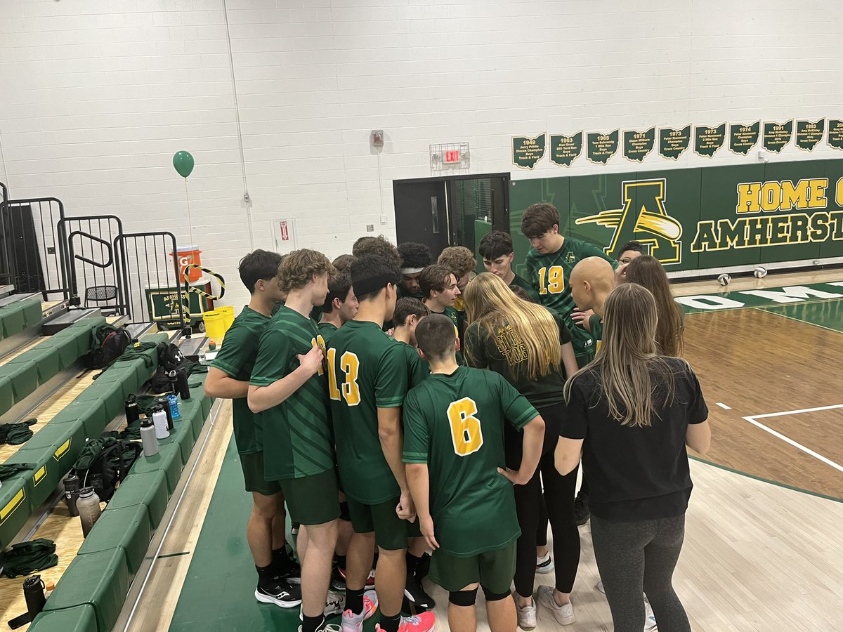 TheCometSuper's tweet photo. It’s Boys Volleyball Senior Night with our Comets facing Avon Lake! #SeniorNight #CometPride 
@SteeleComets @ladycometsvball @SteelePrincipal https://t.co/5qqRivO1Gn