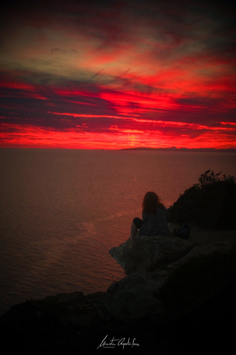 martaas1991's tweet photo. ❤️‍🔥 La posta de sol d’avui ha sigut una de les més espectaculars i boniques que he vist a Mallorca, i crec que en tota la vida!

#mallorca #capblanc #mallorqueta #postadesol #atardecer #sunset #fotografía #photograghy #mallorcafotografia #mallorcaisland #meteomallorca https://t.co/Mre1sT4j1r