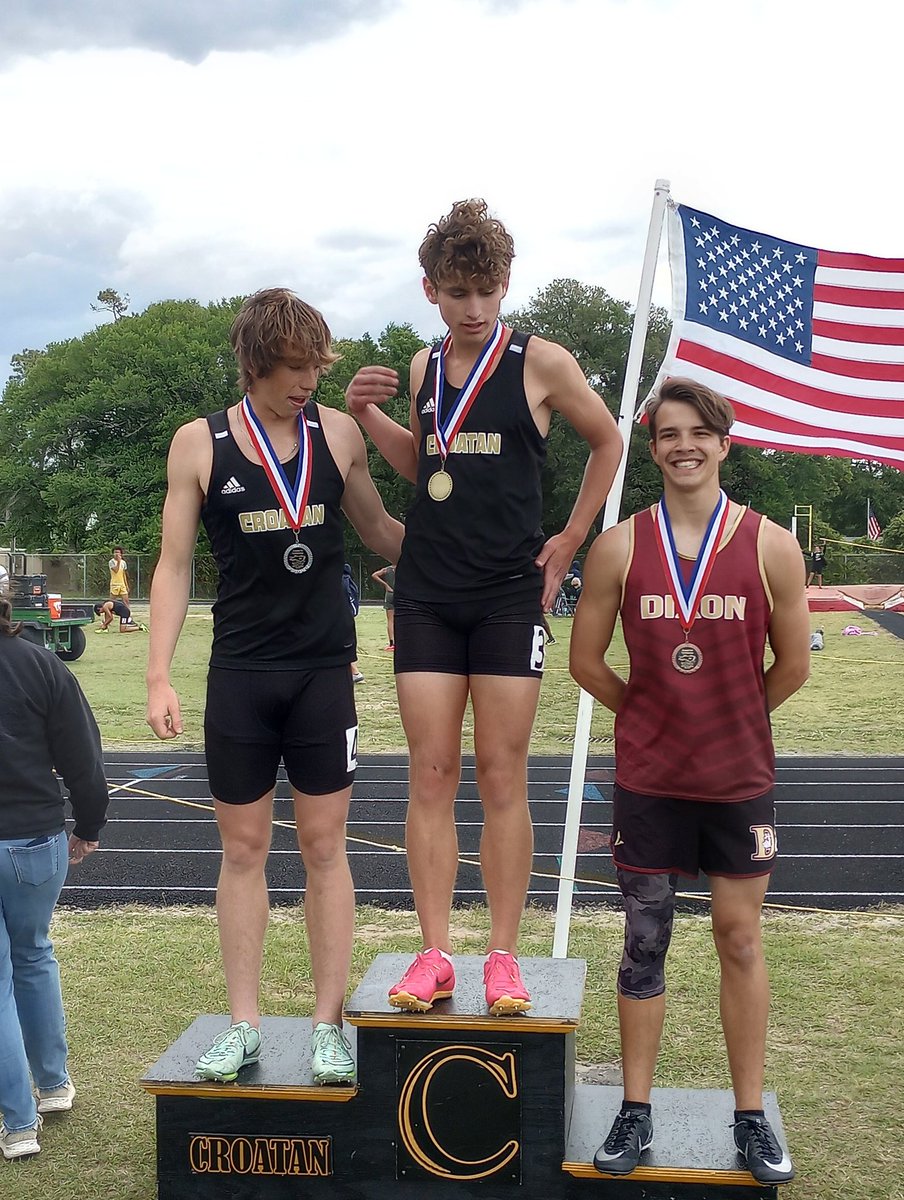 ShaunEdwardsSr1's tweet photo. Conference track meet today and we had several medalists. 🏅🥈🥉 Congratulations to our Bulldogs!! https://t.co/VwDKOq3oJ8