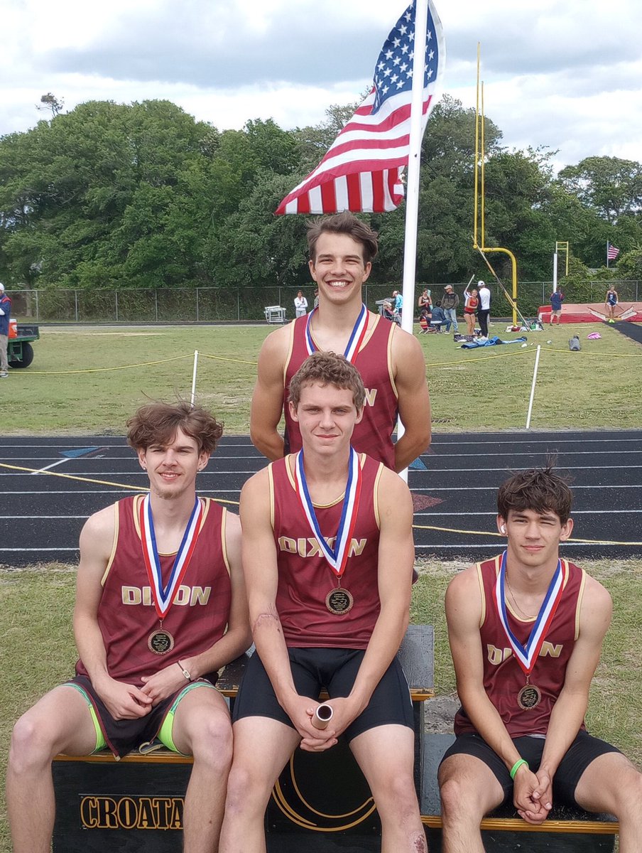 ShaunEdwardsSr1's tweet photo. Conference track meet today and we had several medalists. 🏅🥈🥉 Congratulations to our Bulldogs!! https://t.co/VwDKOq3oJ8