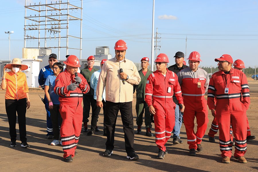 PresidencialVen's tweet image. Desde que la Revolución Bolivariana llegó la riqueza petrolera se convirtió en salud, en educación, en vivienda, en beneficios para los trabajadores y trabajadoras (…) aquí vamos curando heridas de la guerra económica y del bloqueo salvaje y criminal impuesto contra Venezuela,…