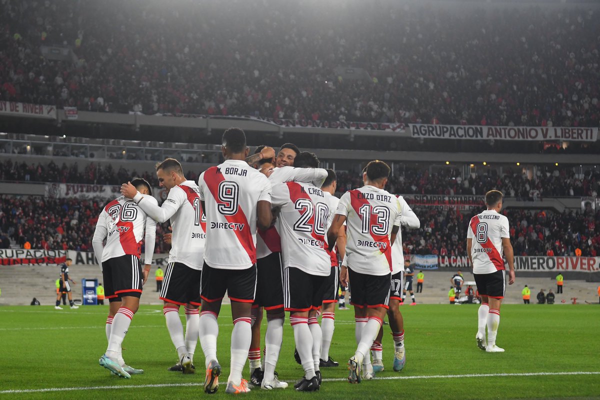 RiverPlate's tweet photo. 𝐕𝐚𝐦𝐨𝐬 𝐭𝐨𝐝𝐨𝐬 𝐮𝐧𝐢𝐝𝐨𝐬 💪🏼
🔜 Superclásico ⚪️♥️⚪️ https://t.co/Vh7C5BrAmP