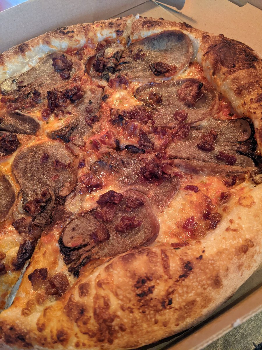 Aloo gobi and ox tongue and bacon pizzas from Beast Pizza (96 Tecumseh). As someone who always tosses the crust, I'm surprised I ate it all. Turns out the way the chef prepares the tongue is the same way as how my mom does it.
