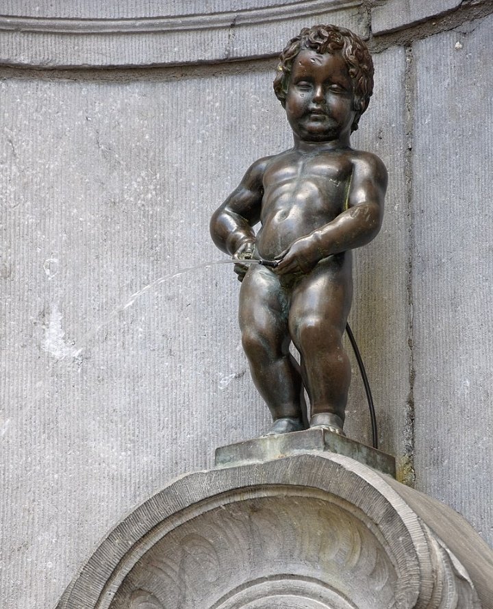 DolceStilMilan's tweet photo. Diviene dura se chi siede in panchina
non riesce a imparar dai propri errori
e schiera il Belgio, col bimbo che orina.
Gli altri ora corron e scatenan loro tori
a noi tocca veder gente che cammina
perchè dall'Europa ci piace restar fori.

#MilanCremonese #Pioli https://t.co/ZvOUknK7Qa