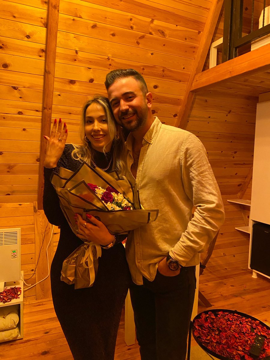 mineyanikk's tweet photo. Ya evlenme teklifimi burda nasıl paylaşmamışımmmm, inanılmaz 😅 https://t.co/m786c8t1BG