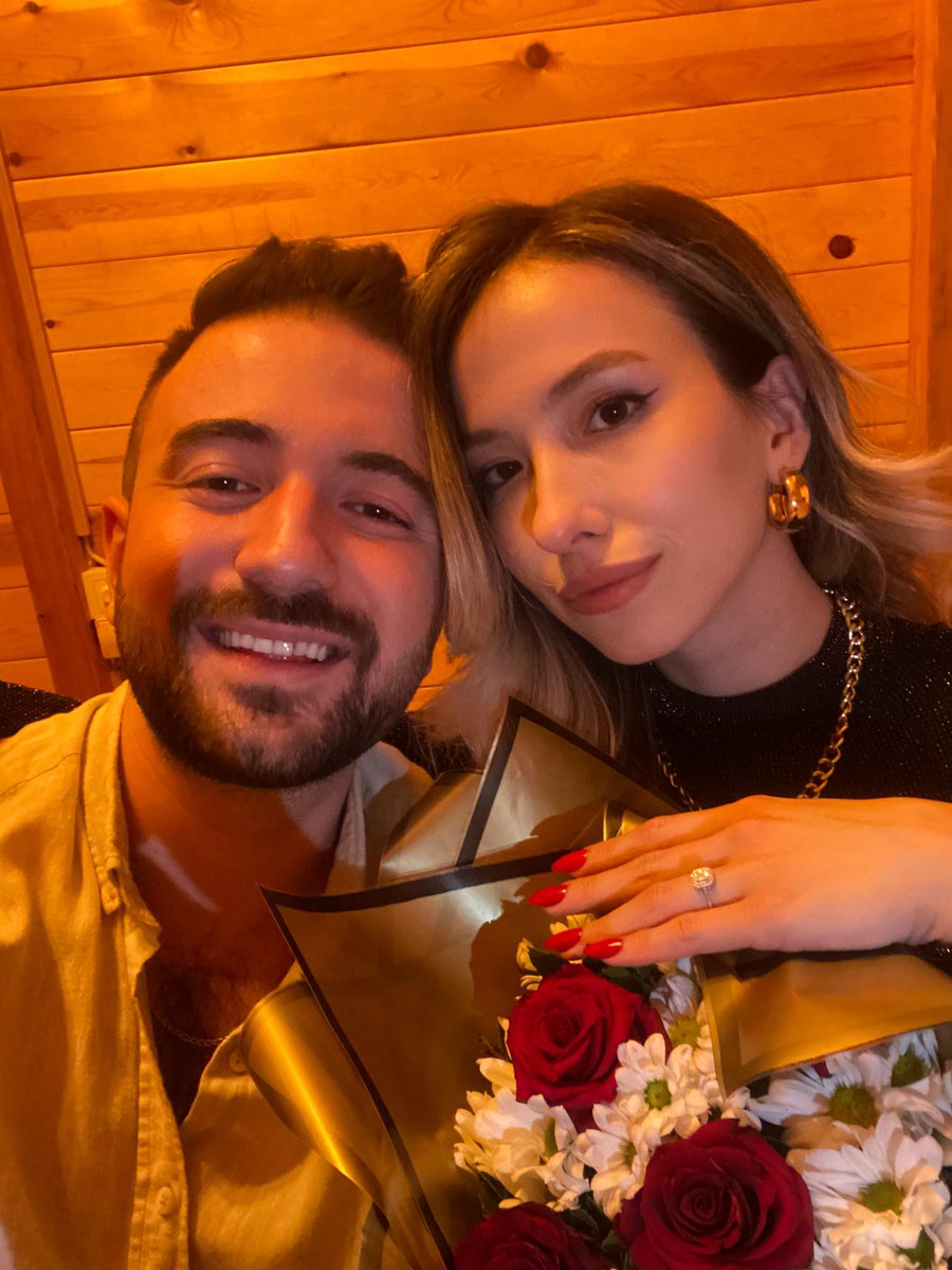 mineyanikk's tweet photo. Ya evlenme teklifimi burda nasıl paylaşmamışımmmm, inanılmaz 😅 https://t.co/m786c8t1BG