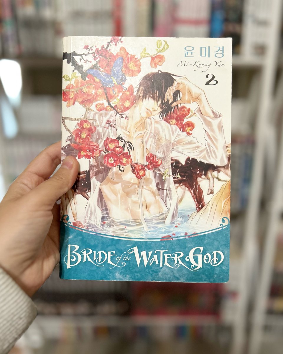 I’ve been slowly collecting this recently and I love it 😫 
#brideofthewatergod #otaku #weeb #manga #manhwa #anime #mangaseries #mangas #weebs #animes #manhwas #mangarecs #mangarec #mangarecommendation