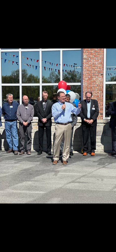 CSexton25's tweet photo. We cut the ribbon &amp; celebrated the grand re-opening of Food City in Fairfield Glade! 

It was an honor to take part in today’s excitement with Food City executives, employees, &amp; community members! The store looks great, make sure to stop this week to see their new renovations! https://t.co/kBBtFoRDob