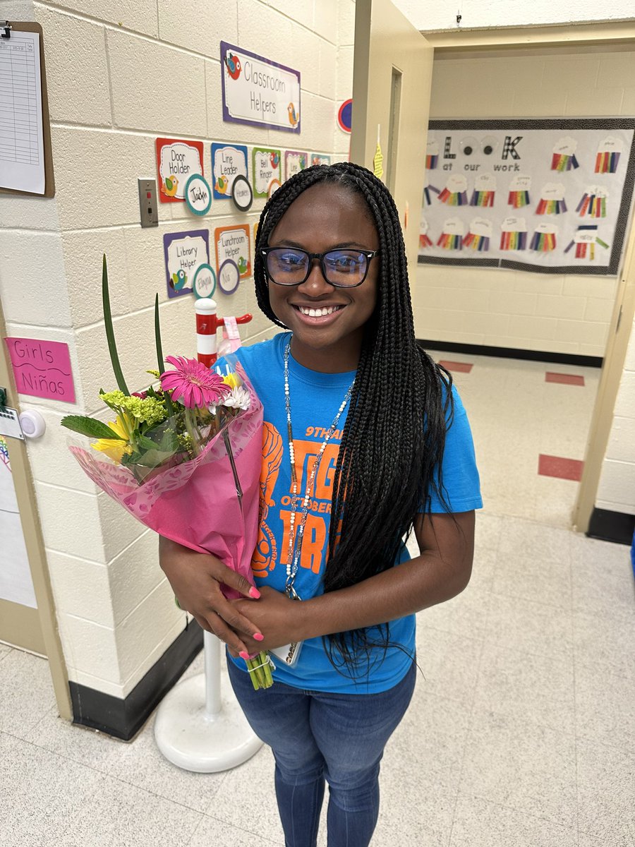 RichmondDrive's tweet photo. Congratulations to Aerni Crawford, kindergarten assistant, at Richmond Drive.  She is always willing to help out and keeps a smile on her face.  @RockHillSchools #rdesthedrive https://t.co/I4Lso12wVr