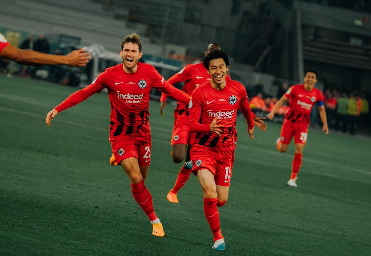 FT #DFBePokal Semifinal
Stuttgart 2-3 Eintracht Frankfurt

(Tomas 19'; Millot 83'---Ndicka 51'; Kamada 55'; Kolo Muani 77'Pen)

Eintracht Frankfurt Lolos ke Final vs RB Leipzig