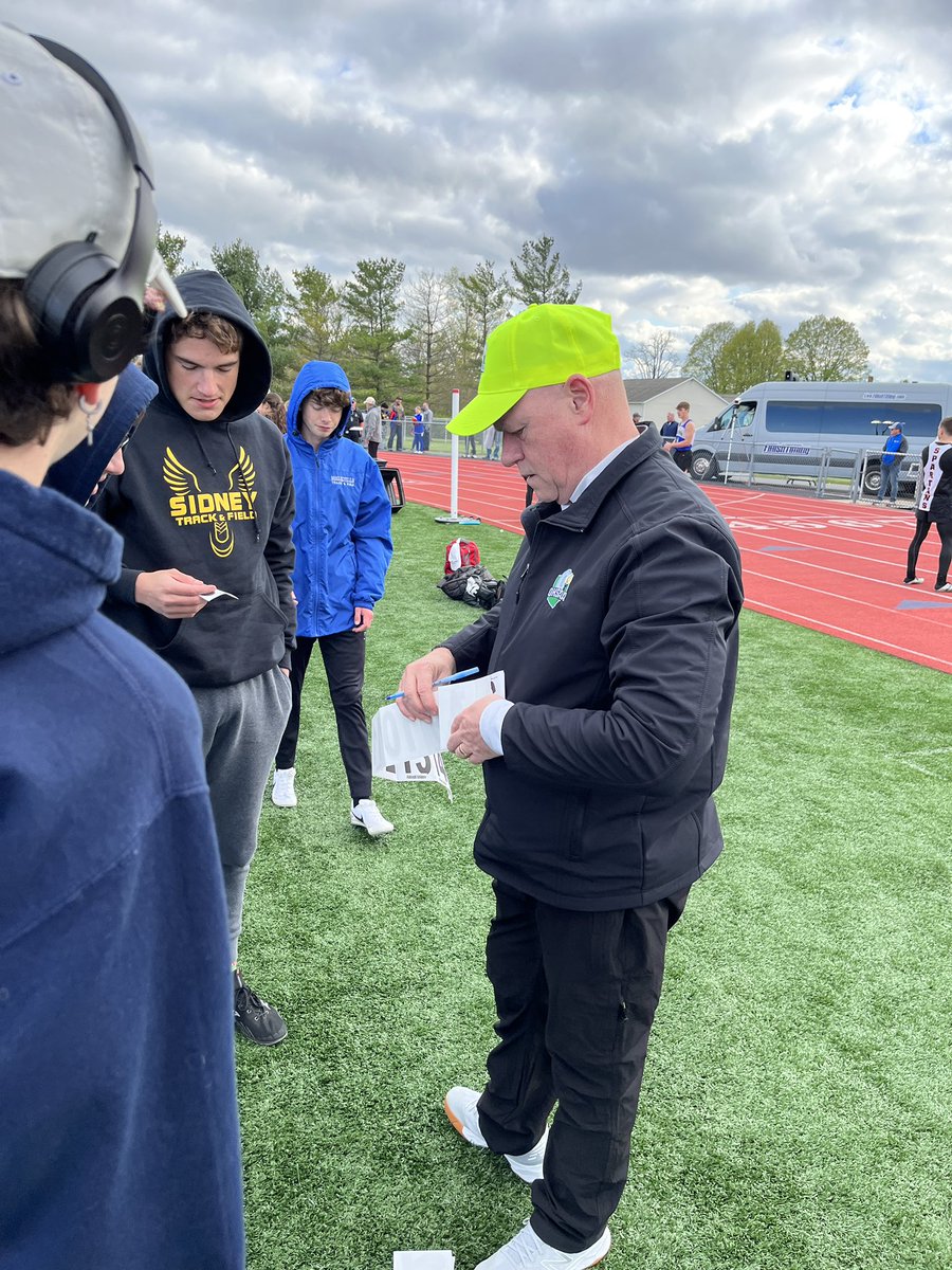 METrackField's tweet photo. The absolute BEST clerk we’ve had this year!! #newgig @MiamiEastHS https://t.co/CBPNbEIo4x