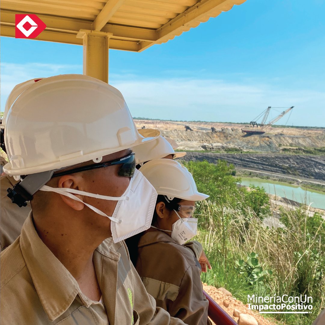 DrummondLtdCo's tweet photo. ¡Hacemos #MineríaSegura👷! Hoy, a través de charlas y un recorrido por la #MinaPribbenow, estudiantes de seguridad ocupacional de @uparsistem conocieron nuestra gestión en seguridad⛑️ y salud🩺 en el trabajo, además de las prácticas ambientales🌳 y sociales🚜 que lideramos. https://t.co/qn2BGoK9Rn