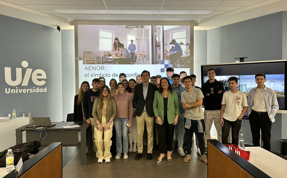 monicargavin's tweet photo. Interesante conferencia de @AENOR a los estudiantes del #GradoADE #Calidad sobre las tendencias en #Certificación en el ámbito empresarial desde la perspectiva social, ambiental y económica. ¡Muchas gracias José Enrique Rodríguez Coello! #AENORGalicia #IESIDE @UIEuniversidad https://t.co/qwRA8Rxj0b