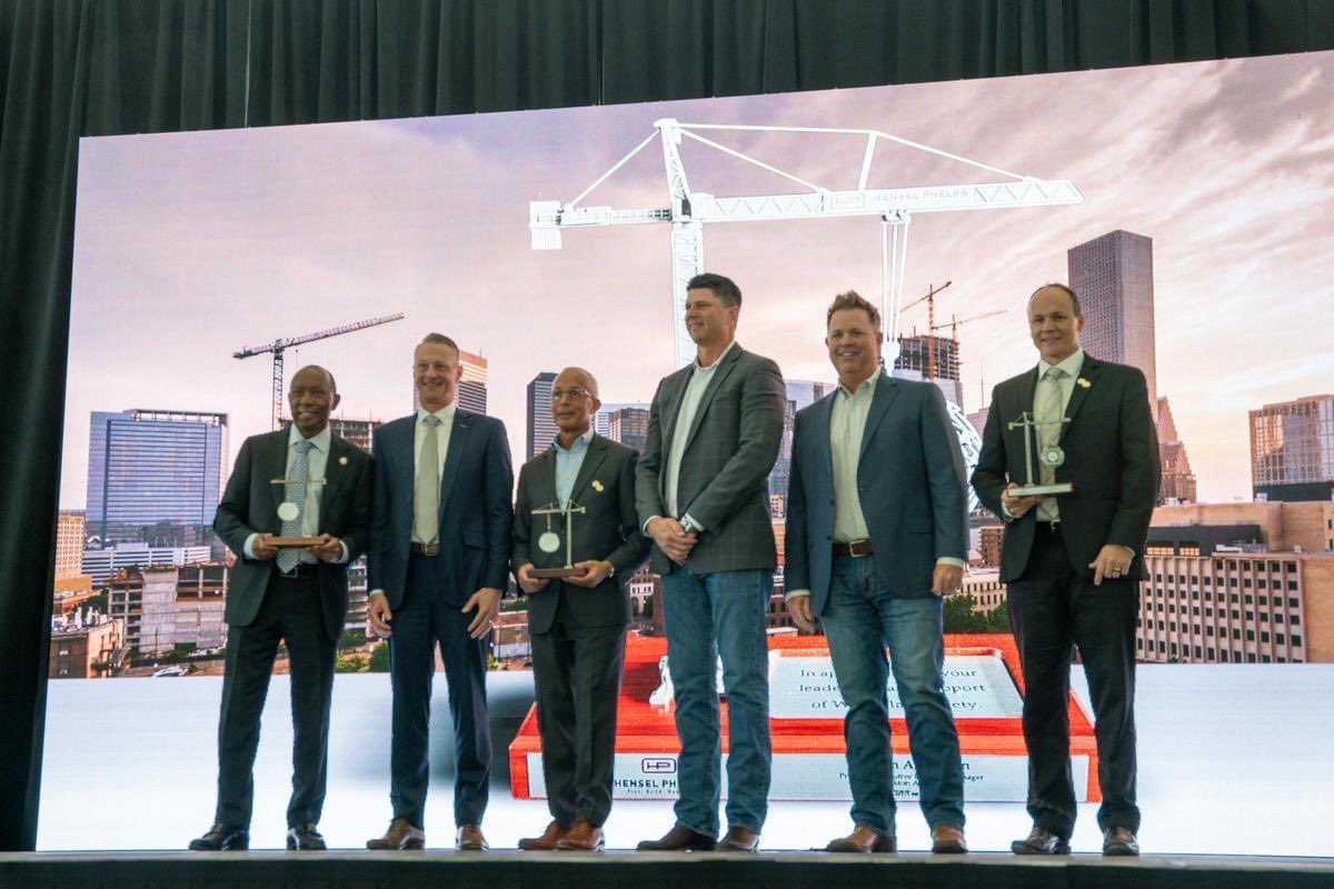 iah's tweet photo. Safety culture is a priority at Houston Airports.

Today, @houmayor and Director Mario Diaz joined @HenselPhelps and more than 400 construction workers in observance of OSHA Construction Safety Week. https://t.co/M5w4w8rACx