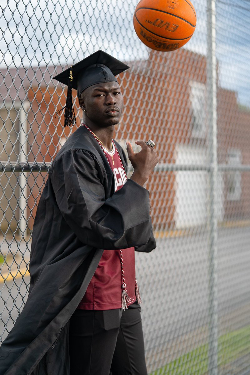DanielRahama1's tweet photo. All praise to the most high, in two days I’ll walk that stage for a second time earning my Masters degree. #14out 🎓🙏🏿 https://t.co/A1WQ2nIeSX