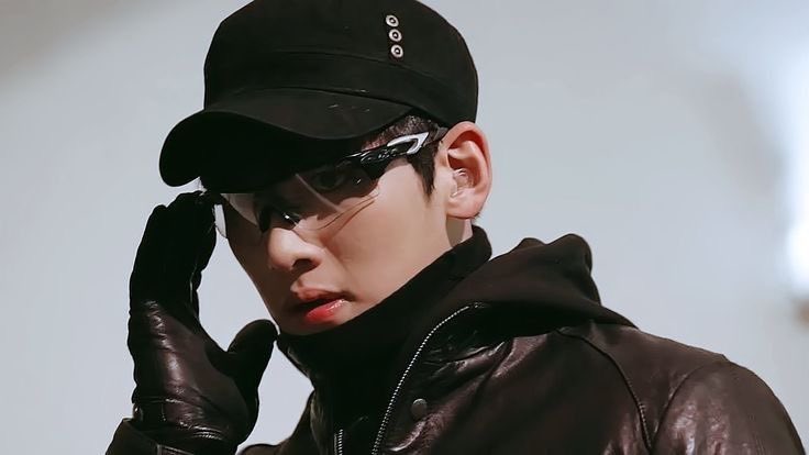 cardiganloverse's tweet photo. my heart skips a beat whenever he does this in healer https://t.co/OZqPa44Vb9