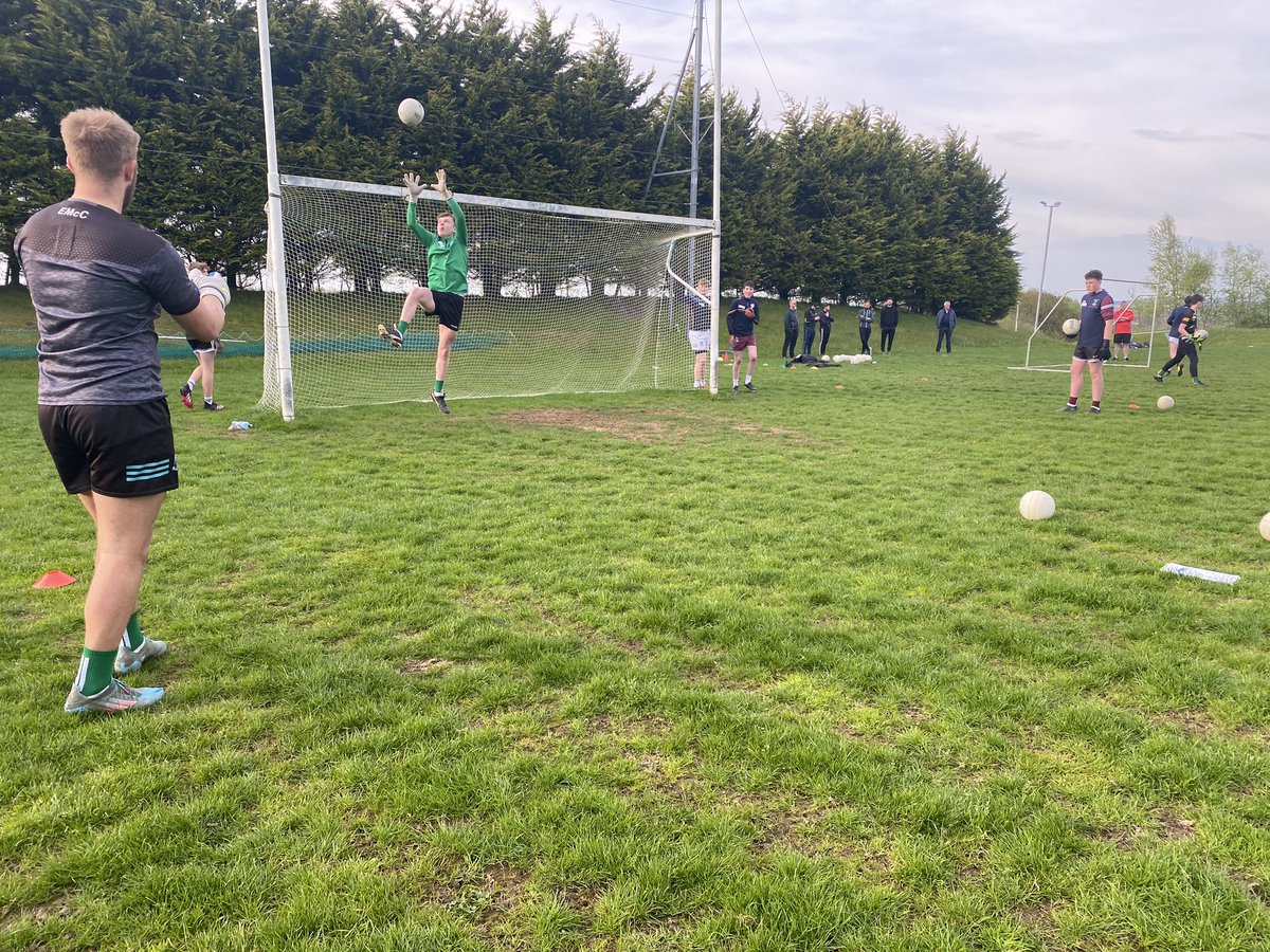 FermanaghGames's tweet photo. A great evening for our Goalkeeping workshop -thanks to all the coaches &amp; keepers who took part, it’s positive too see so many young keepers working on their skills.

Well done @patcadden13 for delivering a top session &amp; special thanks to @FermanaghGAA Goalkeepers Sean &amp; Jack. https://t.co/pJvsBO7web