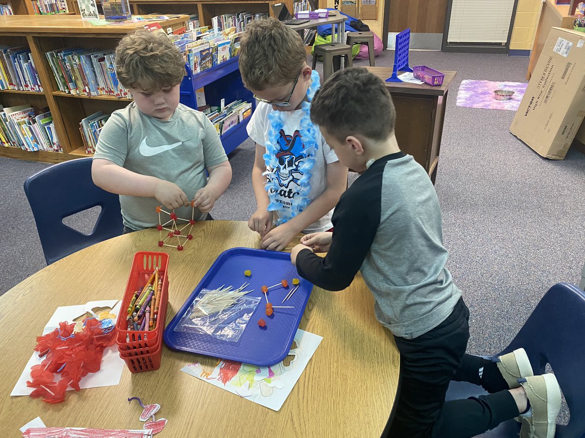 northiesread's tweet image. Library lessons this week consist of stem challenges! Fifth grade is making towers and kindergarten is making shapes! #Proud2BNorthies #WeAreElementary @North_Tweets @JCSchools_Lib