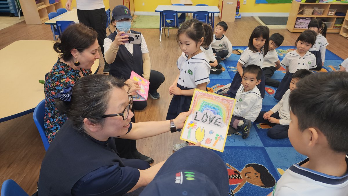 TzuChiUSA's tweet photo. On 4/26, #TzuChiUSA was delighted to welcome Leslie Goldman, VP of Global Cause Partnerships at @UNICEF-USA to our National HQ in #SanDimasCA, the #TzuChiEducation Campus in #WalnutCA, as well as the #TzuChiMedical in #AlhambraCA. See more: https://t.co/8scjpUVtCB https://t.co/KrkjAASEMv