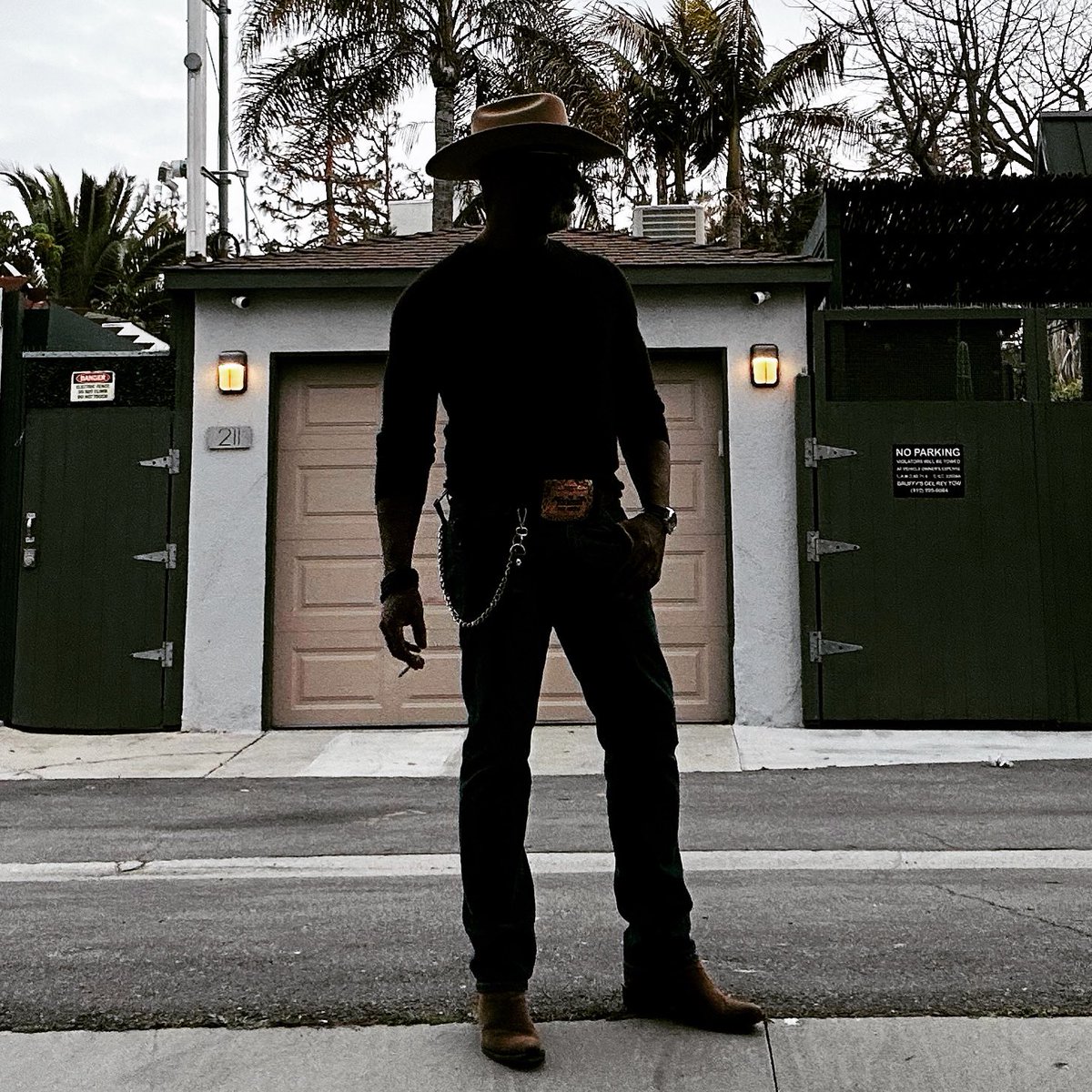 IWashington's tweet photo. #MySleeptweet If ‘They’ really knew me and knew what I have survived, ‘They’ would shiver in ‘Their’ boots and head for the hills, but ‘They’ are going to have to find out the hard way. You will NEVER see another stand up the way I stand. My book Taming The Beast: My Hollywood Stories and Strategies is now writing itself right here on Twatter. This ain’t my first rodeo or my first battle in this life. ‘They’ have been warned so many times, but remain arrogant and petulant. Now ‘They’ have compromised ‘Their’ position and I will act accordingly.