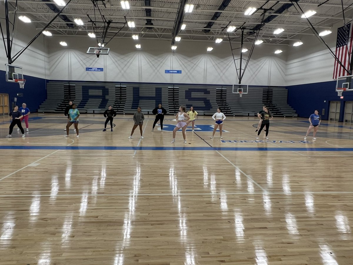 RockvaleHSRockettesDance tweet media