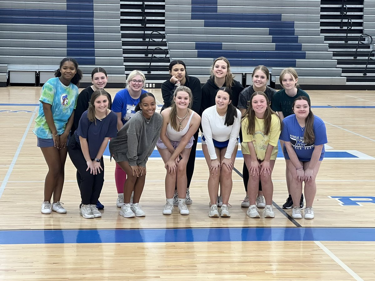 RockvaleHSRockettesDance tweet media