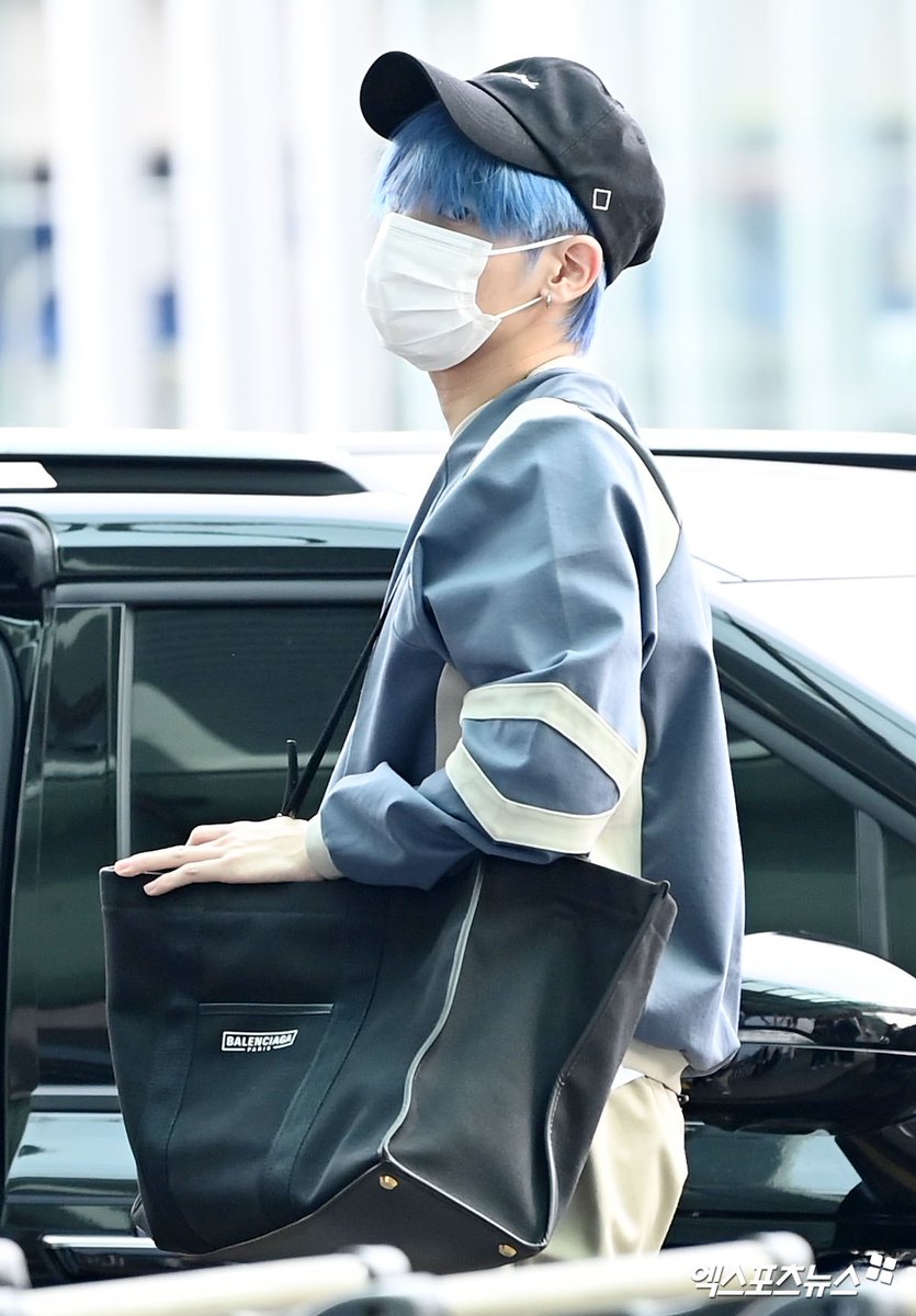 txtarchivee's tweet image. BLUETERRY IS BACK 😭